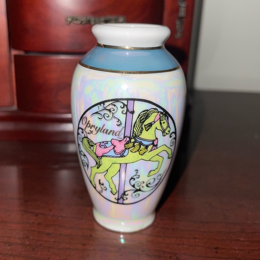 🪕 Opryland Collectors Vase